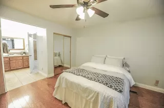 Photo #5: OC23012580 Listing