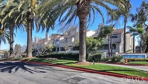 MLS: OC23012902 Condo For Sale