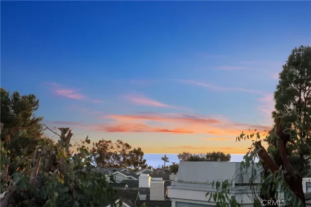 MLS: OC23012998 Condo For Sale