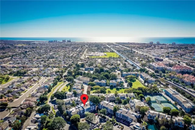 MLS: OC23013115 Condo For Sale