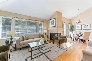 Photo #4: OC23013139 Listing