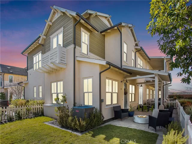 MLS: OC23013898 Condo For Sale