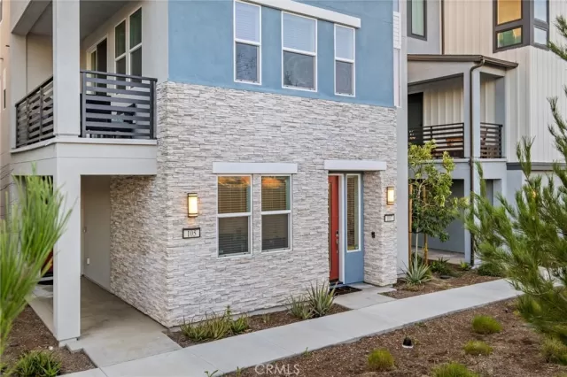 MLS: OC23013928 Condo For Sale