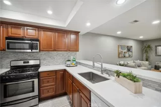 Photo #4: OC23014612 Listing 