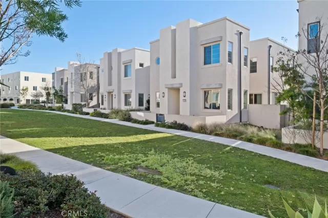 MLS: OC23014712 Condo For Sale