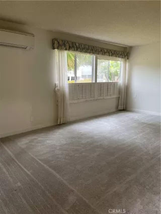 Photo #2: OC23014990 Listing