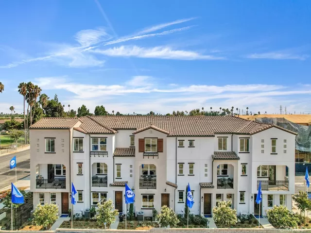 MLS: OC23015149 Condo For Sale