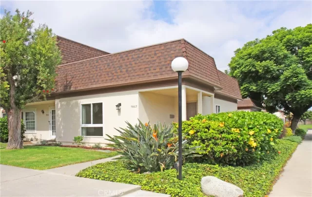 MLS: OC23015682 Condo For Sale