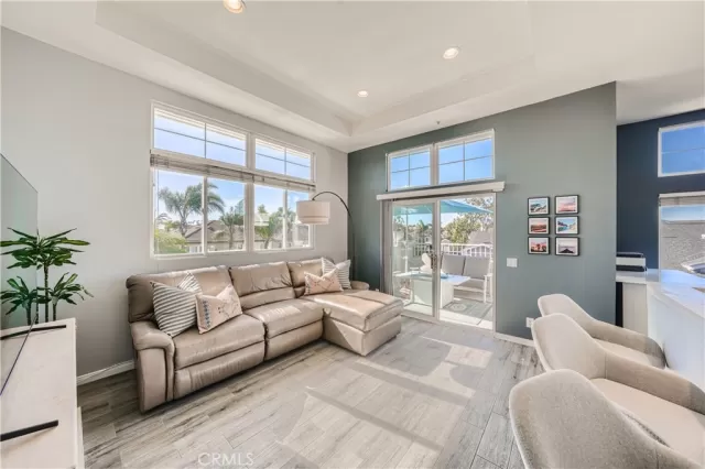 MLS: OC23015891 Condo For Sale