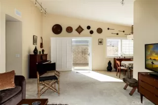 Photo #2: OC23016105 Listing