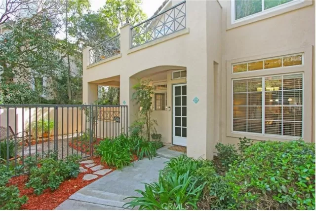 MLS: OC23016154 Condo For Sale