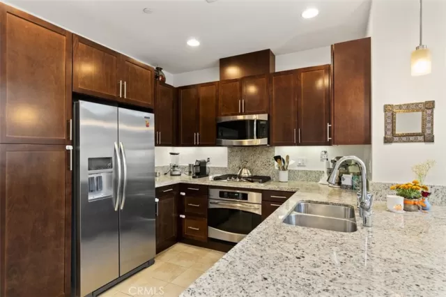 MLS: OC23016169 Condo For Sale