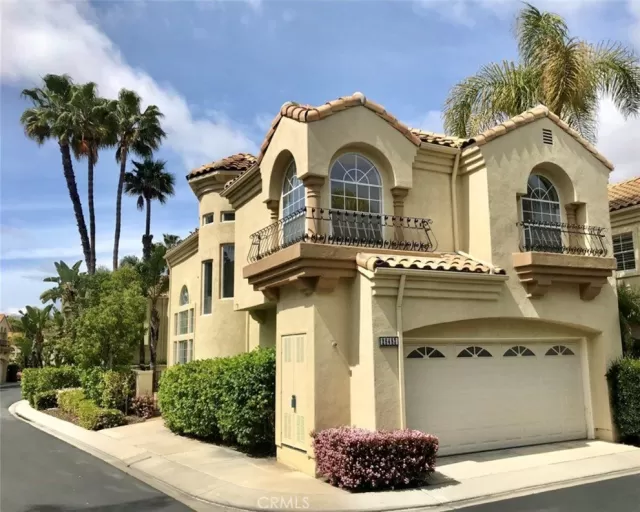 MLS: OC23016350 Condo For Sale