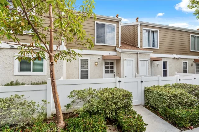 MLS: OC23016534 Condo For Sale