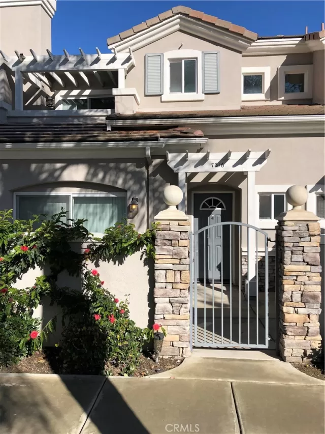 MLS: OC23017050 Condo For Sale