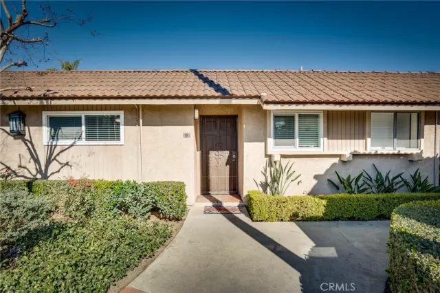 MLS: OC23017074 Condo For Sale