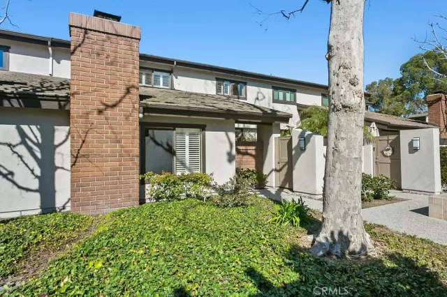 MLS: OC23017158 Condo For Sale