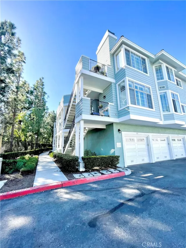 MLS: OC23017203 Condo For Sale