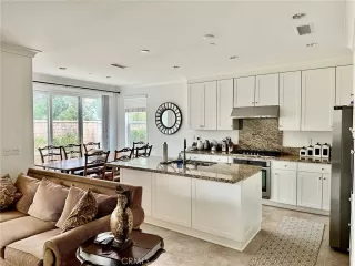 Photo #4: OC23017288 Listing