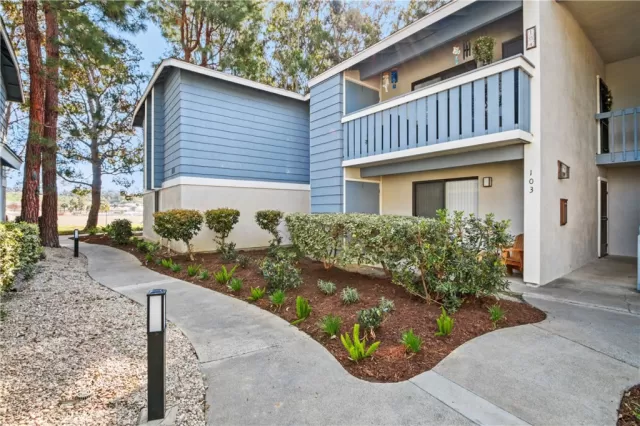 MLS: OC23017317 Condo For Sale