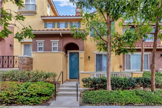 MLS: OC23017552 Condo For Sale