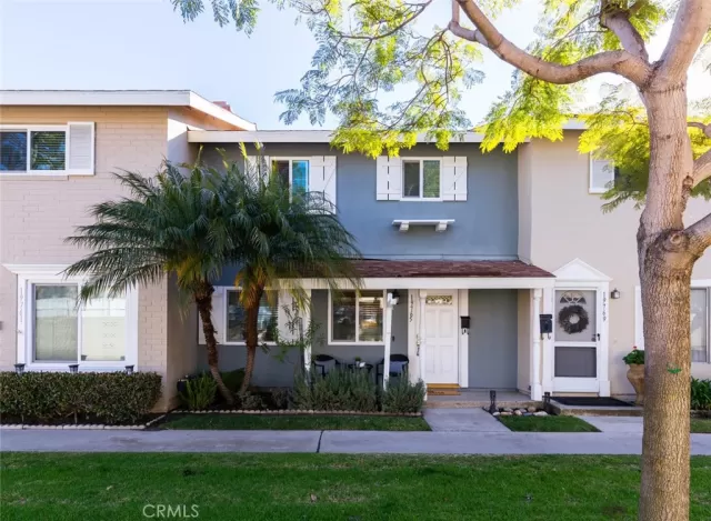 MLS: OC23017563 Condo For Sale