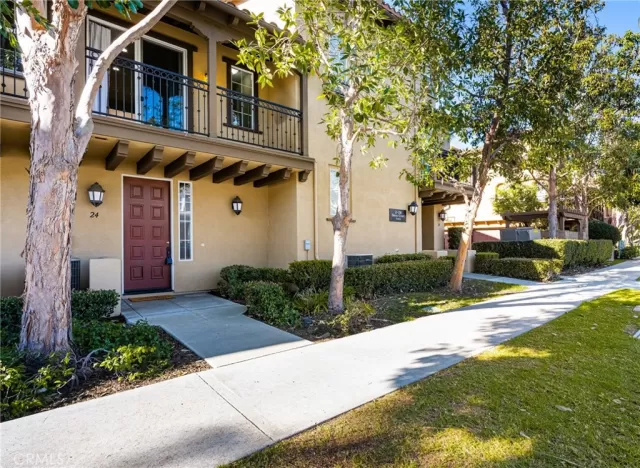 MLS: OC23017693 Condo For Sale