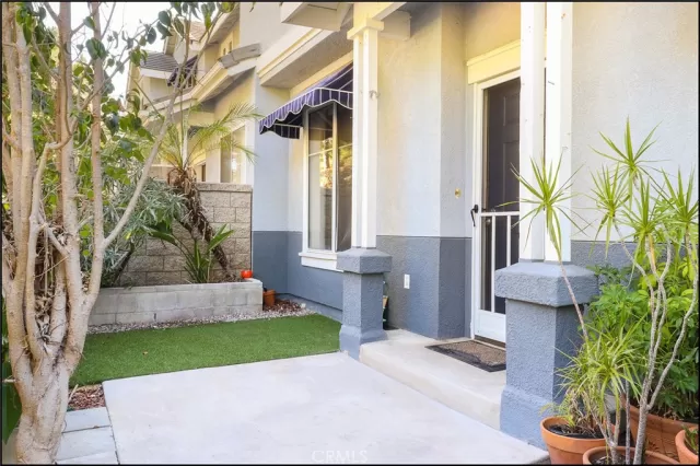 MLS: OC23018102 Condo For Sale