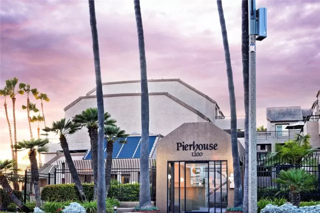 MLS: OC23018122 Condo For Sale