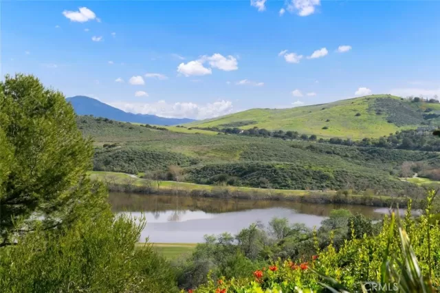 MLS: OC23018226 Condo For Sale