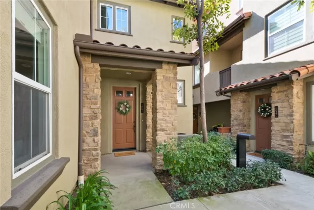 MLS: OC23018634 Condo For Sale