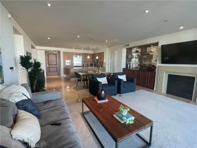 MLS: OC23018772 Condo For Sale