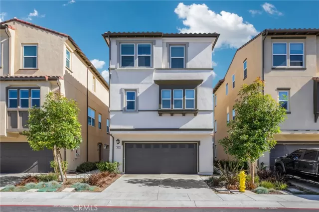 MLS: OC23018782 Condo For Sale