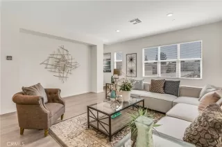 Photo #4: OC23018782 Listing 