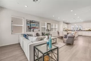 Photo #6: OC23018782 Listing 