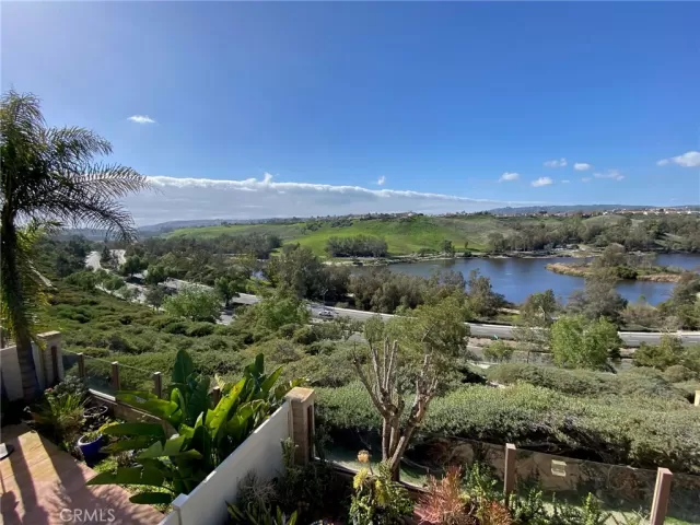 MLS: OC23019254 Condo For Sale