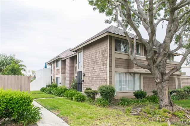 MLS: OC23019901 Condo For Sale