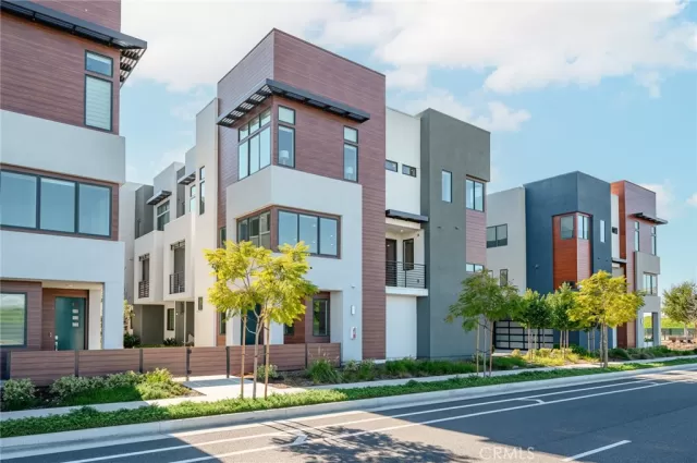 MLS: OC23019971 Condo For Sale