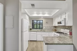 Photo #4: OC23021662 Listing