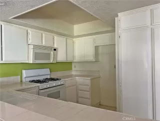 Photo #6: OC23022566 Listing 