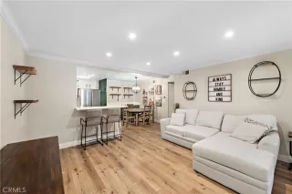 Photo #2: OC23023548 Listing 