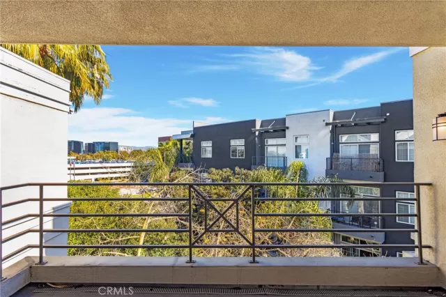 MLS: OC23023924 Condo For Sale