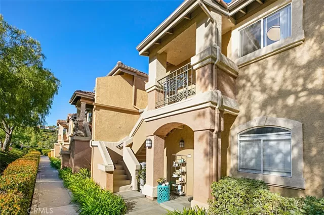 MLS: OC23024057 Condo For Sale