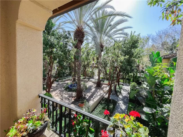 MLS: OC23024561 Condo For Sale