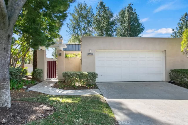 MLS: OC23024716 Condo For Sale