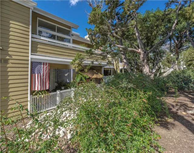 MLS: OC23024790 Condo For Sale