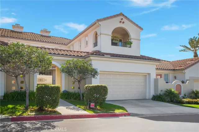 MLS: OC23024842 Condo For Sale