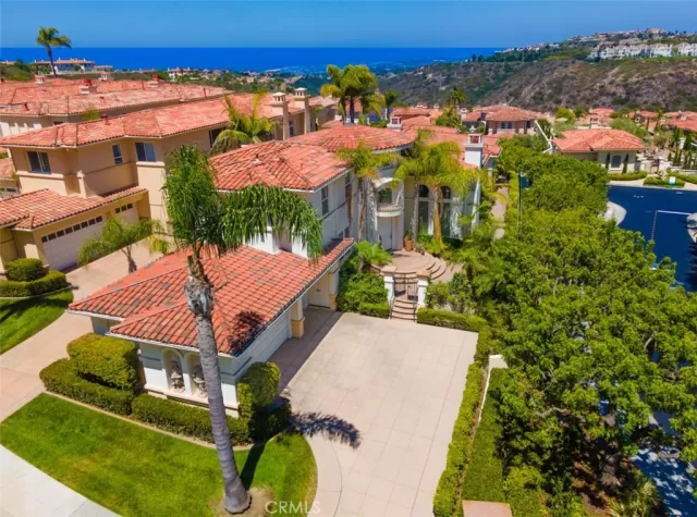 MLS: OC23024931 Condo For Sale