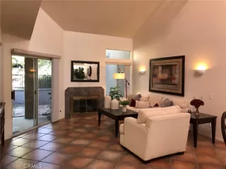 Photo #4: OC23025159 Listing