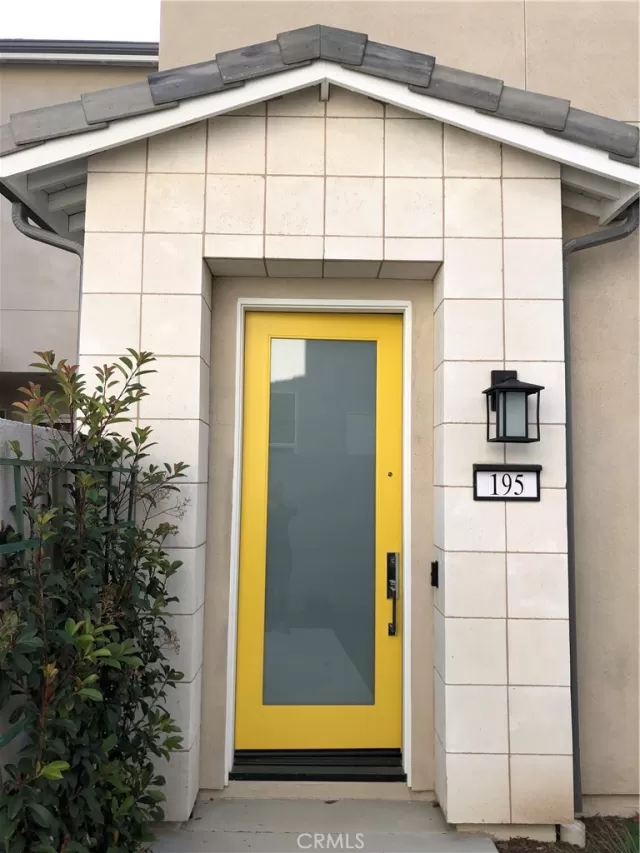 MLS: OC23025467 Condo For Sale